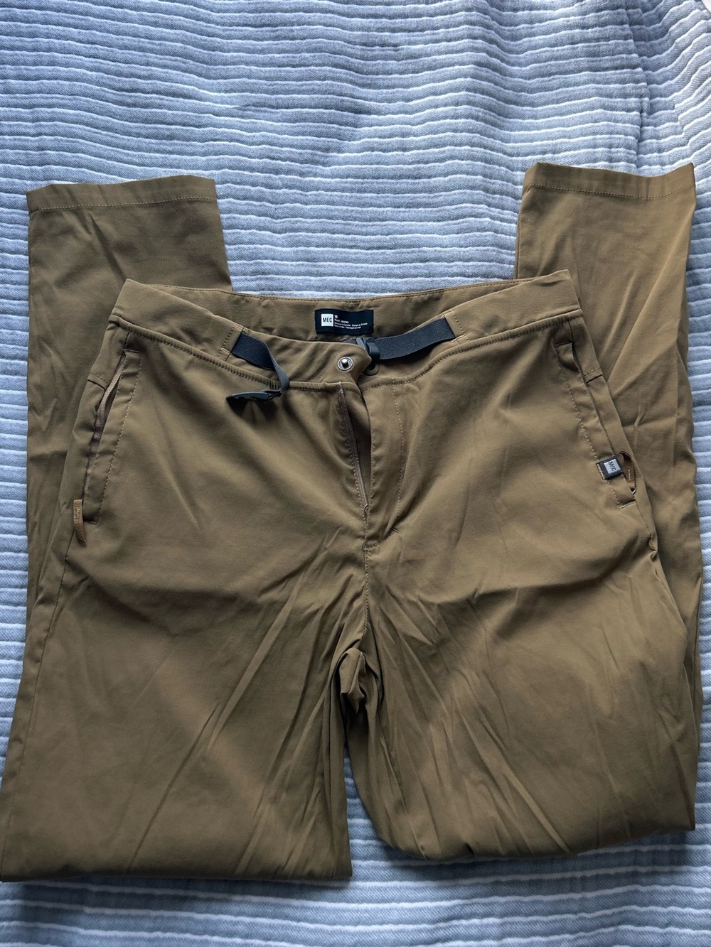 MEC Chinos in Olive